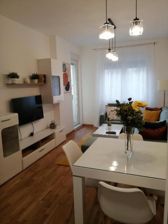 Center Sunrise Apartment Novi Sad